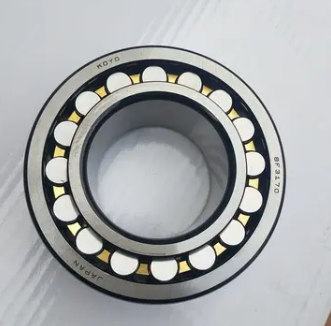 Self aligning roller bearing 22215E